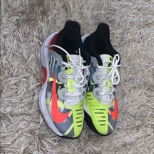 Nike tennis shoes